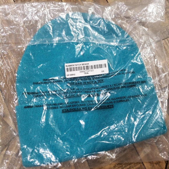 SUPREME Rubber Patch Beanie TEAL Spring/Summer '18 - Picture 4 of 7